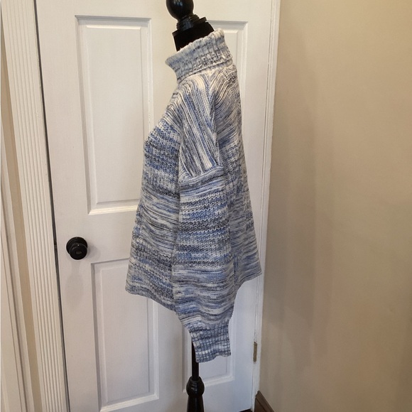 Liz Claiborne Turtleneck Sweater - Picture 2 of 6